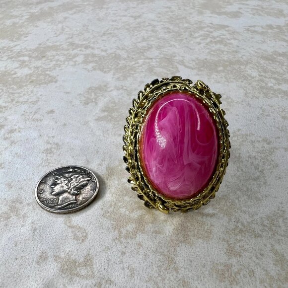 Vintage Magenta Cabochon Gold Tone Ring Adjustable Retro Glam Size 8 - Picture 4 of 5